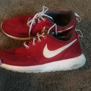 Nike Roshe Run Sneaker in red and white